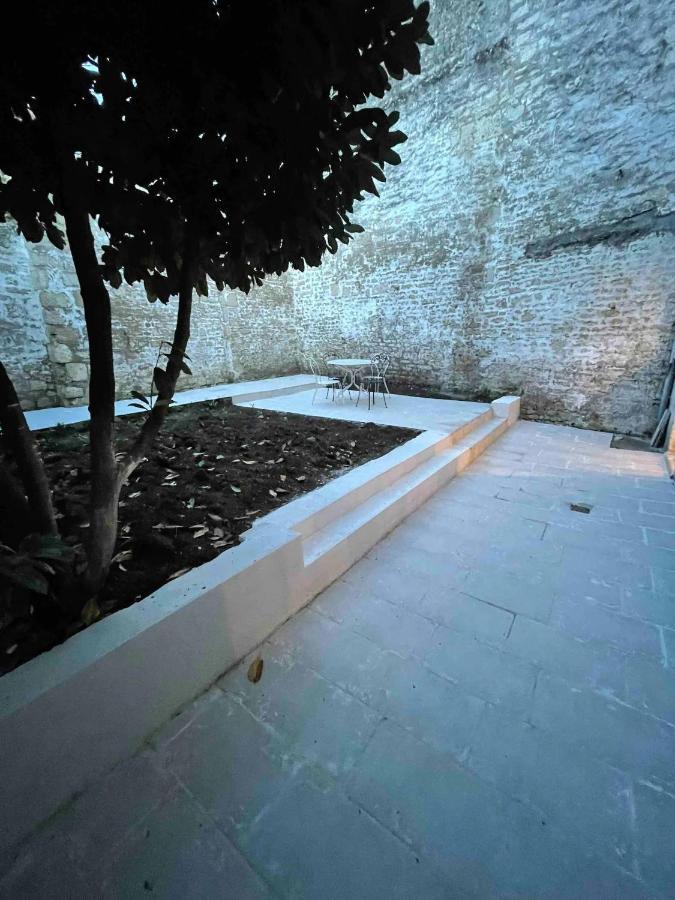 Le Jardin Niortais - Hyper Centre- Proche Gare - Paisible - Grand Jardin Prive, Wifi Hd -Netflix Apartment Екстериор снимка