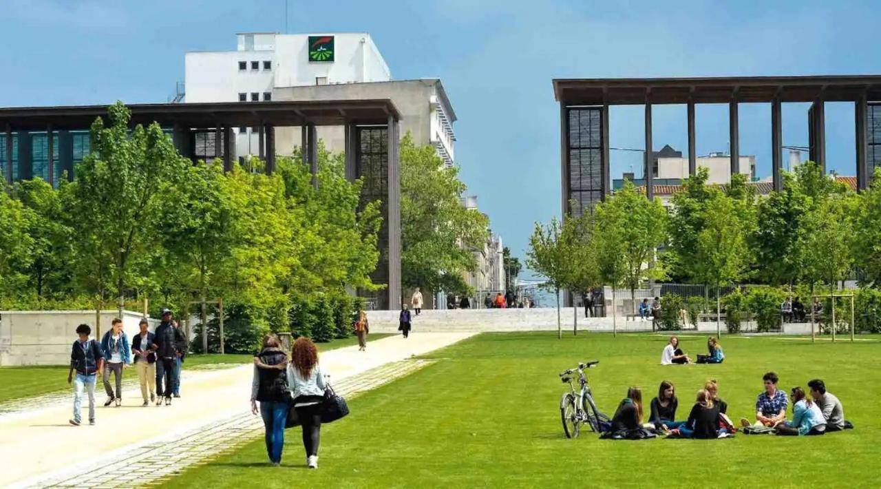 Le Jardin Niortais - Hyper Centre- Proche Gare - Paisible - Grand Jardin Prive, Wifi Hd -Netflix Apartment Екстериор снимка
